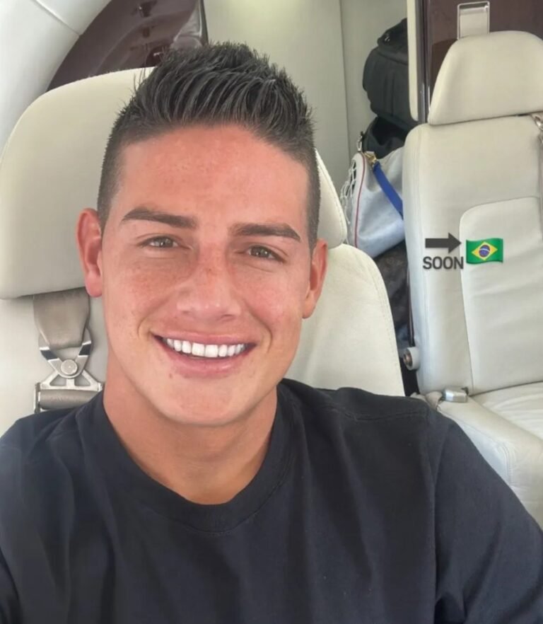 James Rodríguez posta foto no avião a caminho de São Paulo; jogador chega neste domingo