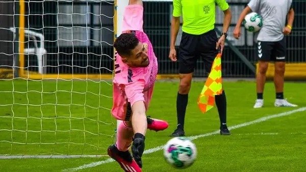Ex-goleiro do Cruzeiro pega quatro pênaltis e vira herói em classificação em Portugal