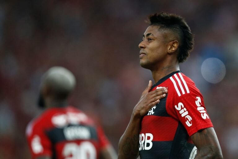 Apesar de susto, Bruno Henrique deverá desfalcar o Flamengo em poucos jogos