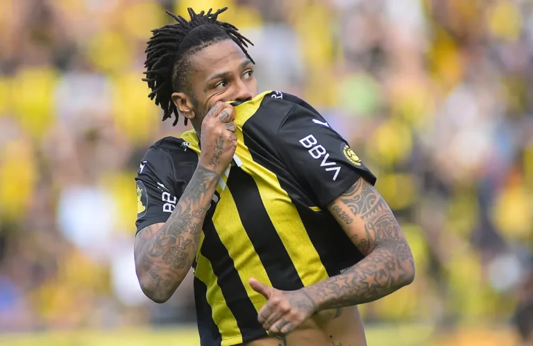 Peñarol recusa proposta do Vasco pelo atacante Abel Hernández