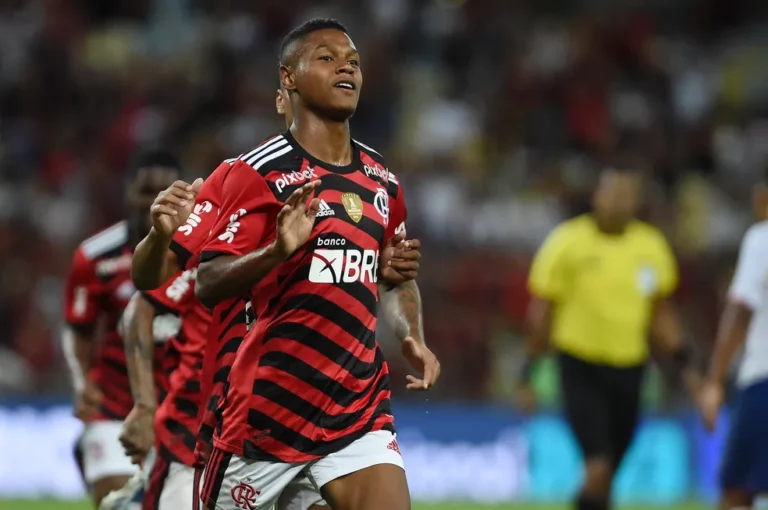 Flamengo acerta venda de Matheus França ao Crystal Palace