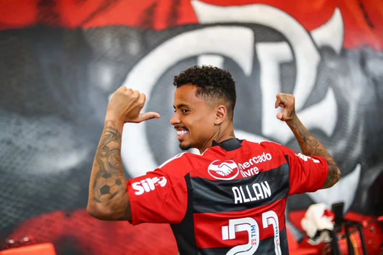 Flamengo rejuvenesce elenco com contratações e planeja novas saídas