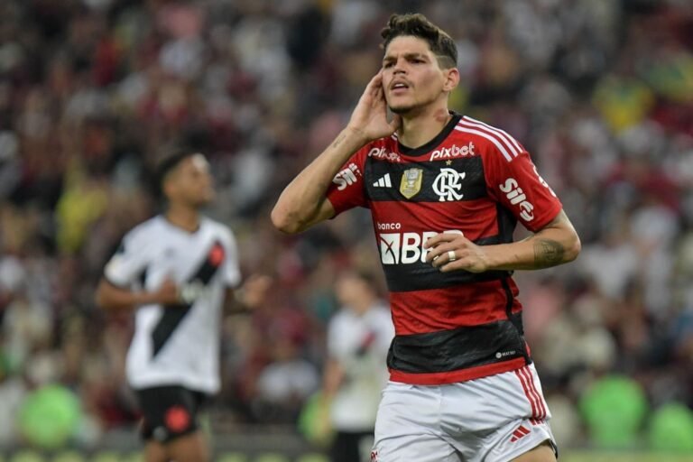 Roma sonda situação de Ayrton Lucas, do Flamengo