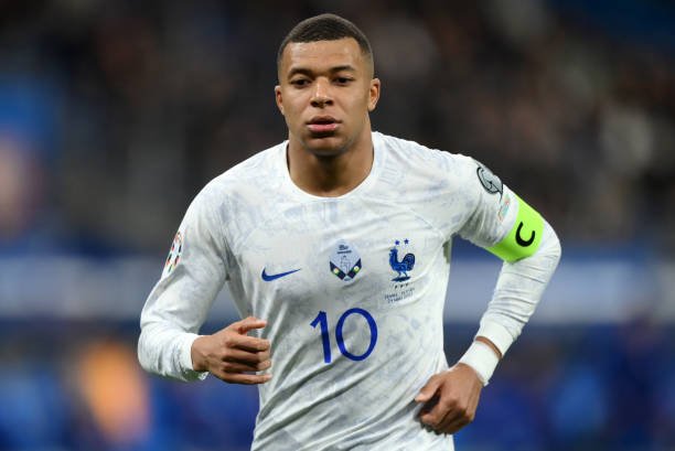 Seis jogadores se irritam com postura de Kylian Mbappé no PSG