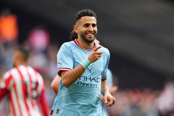 Mahrez chega a acordo para fechar com clube saudita e aguarda decisão do Manchester City