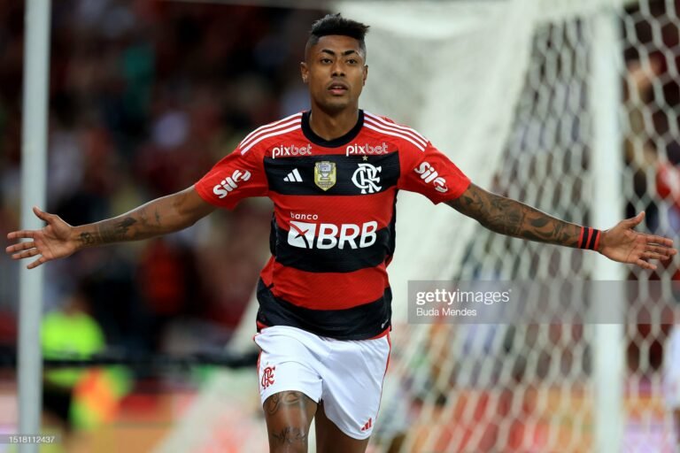 Bruno Henrique assina a renovação contratual com o Flamengo