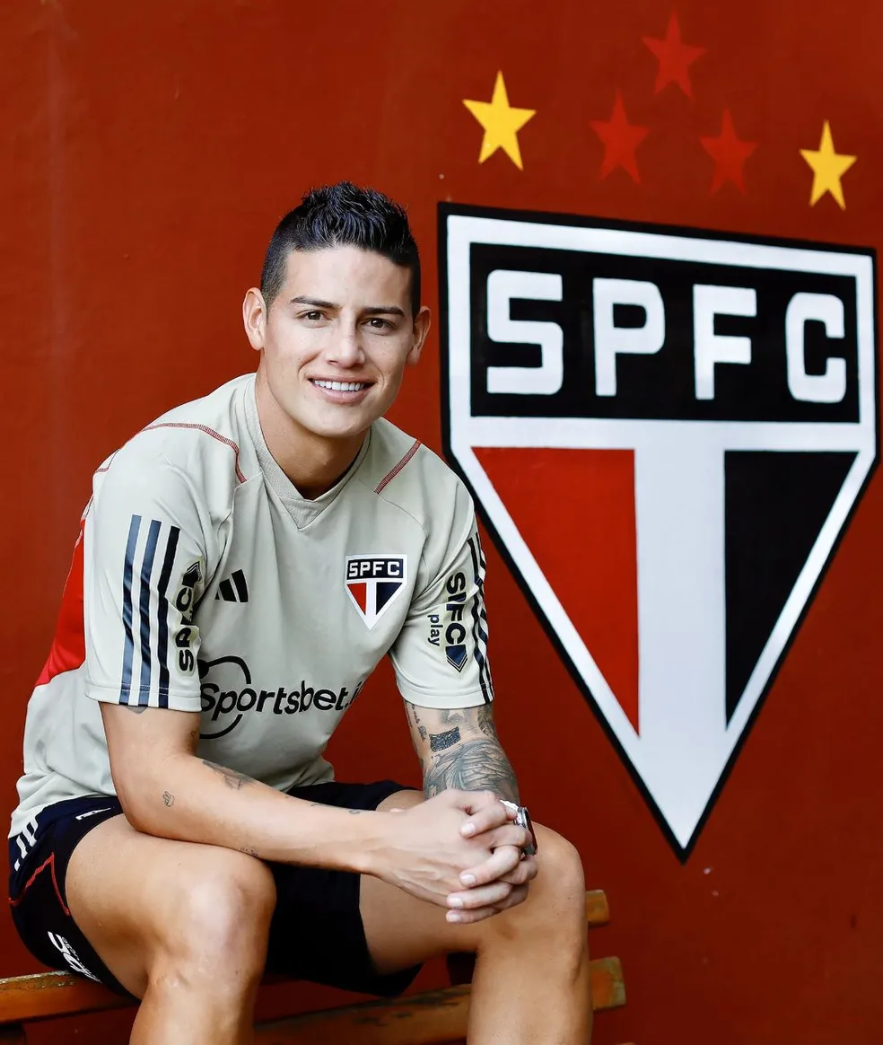 James Rodríguez vai até o CT da Barra Funda pela primeira vez e conhece instalações do São Paulo.