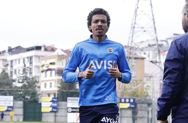 De saída do Al-Nassr, Luiz Gustavo ganha força para jogar no Santos