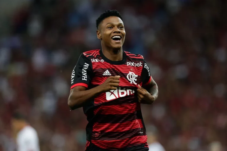 Clube inglês planeja aumentar proposta por Matheus França, do Flamengo