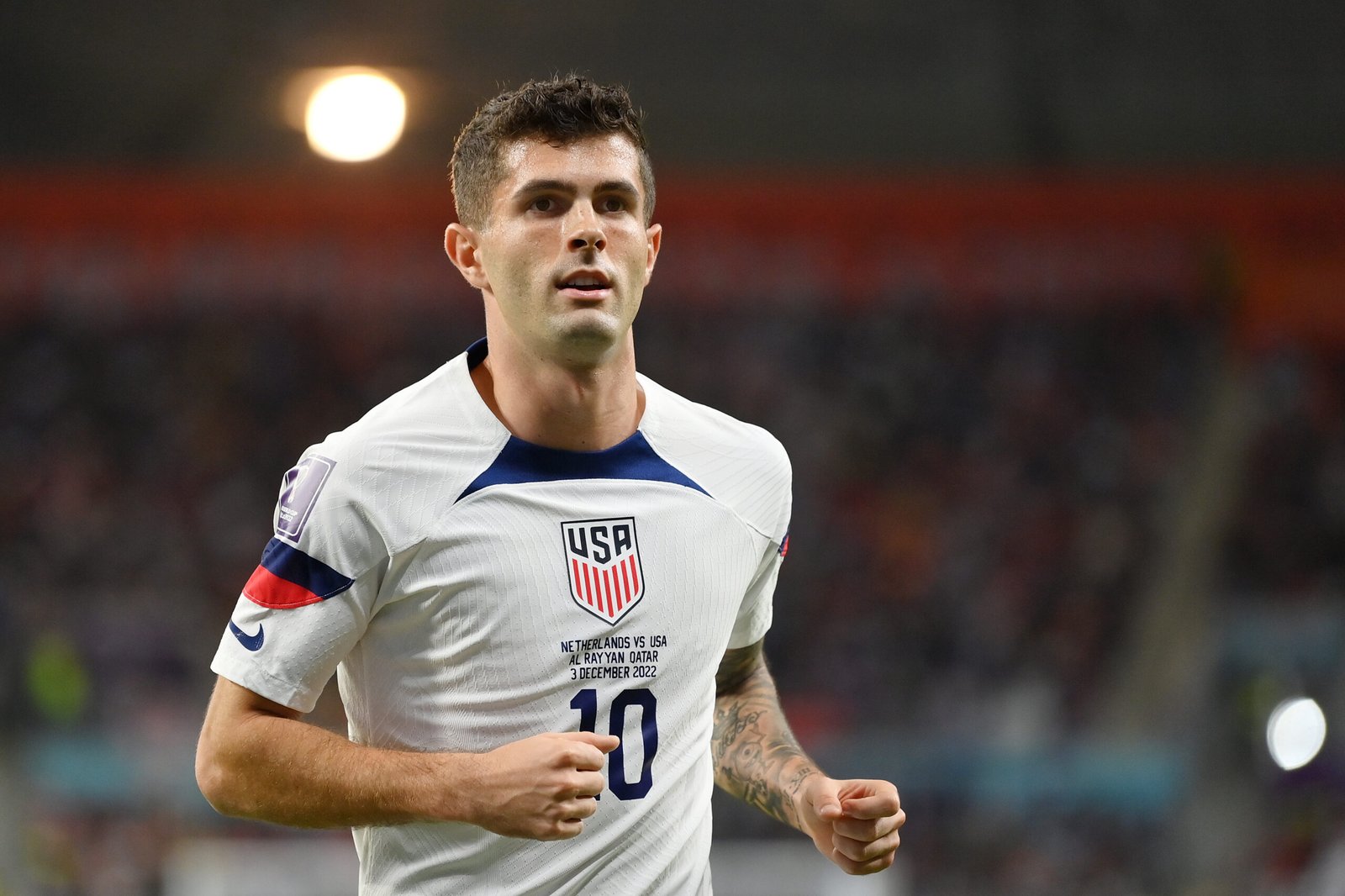 Milan realiza proposta que agrada ao Chelsea e se aproxima da contratação do meia-atacante Christian Pulisic.