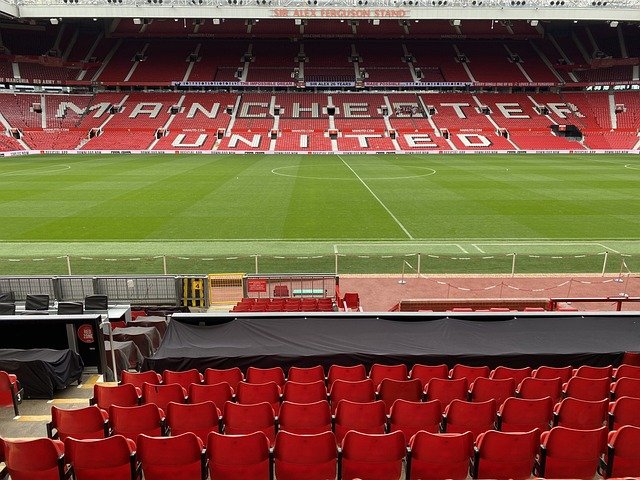 Manchester United aumenta o preço dos ingressos em 5% e gera debate entre torcedores