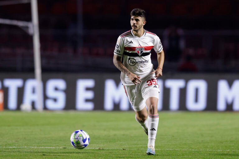 São Paulo deve ganhar o reforço de Beraldo em confronto do Campeonato Brasileiro. Zagueiro está voltando de lesão.
