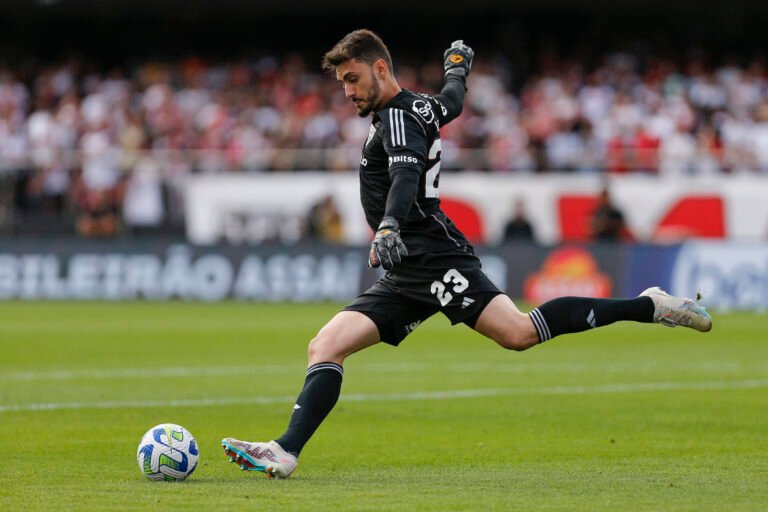 Rafael, goleiro do São Paulo, lamenta empate diante do Bahia e diz que o Tricolor Paulista merecia sair com a vitória.