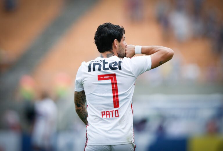 Pato segue em preparação para atingir forma ideal e reestrear pelo São Paulo