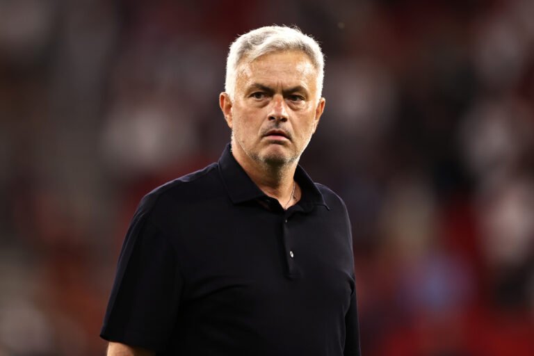 Roma busca contratação de meio-campista para reforçar o elenco de Mourinho e tem uma extensa lista de alvos.