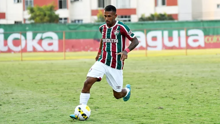 Fluminense encaminha empréstimo do volante Edinho ao Avaí