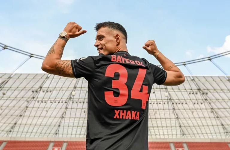 Após sete anos no Arsenal, Xhaka assina com o Bayer Leverkusen