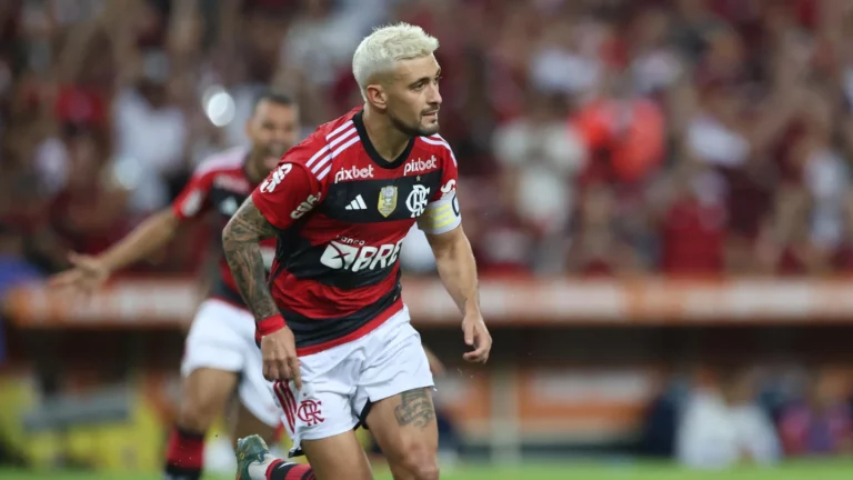 Arrascaeta e Luiz Araújo podem ficar um mês fora e desfalcar o Flamengo na final da Copa do Brasil
