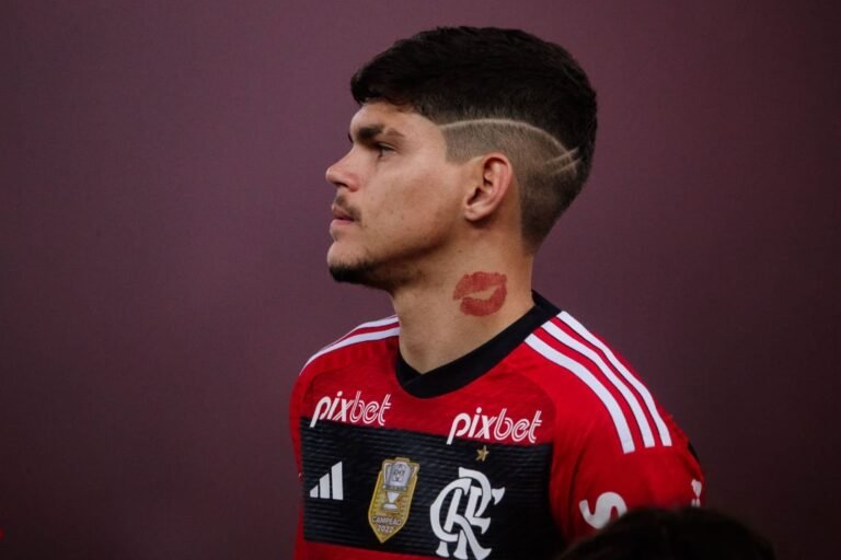 Ayrton Lucas é monitorado por clubes da Inglaterra, Espanha e Itália