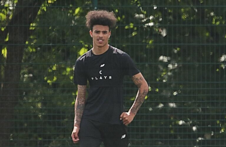 Jogadores do Manchester United apoiam retorno de Greenwood