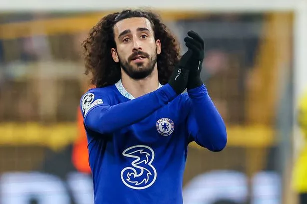 Manchester United inicia conversas com Chelsea por Cucurella