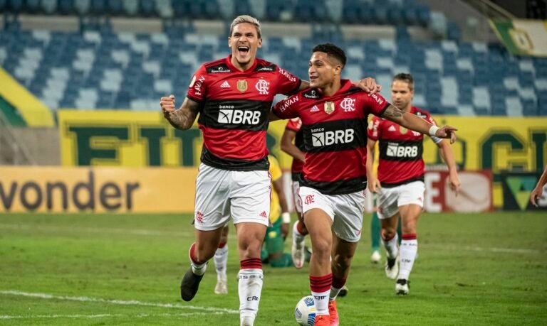 Flamengo tenta manter invencibilidade histórica diante do Cuiabá