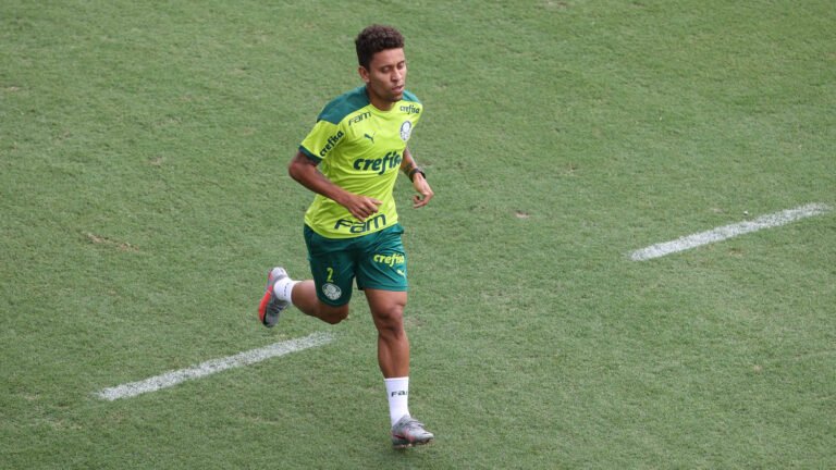 Marcos Rocha, lateral-direito do Palmeiras que pode estar de saída do clube após cinco anos.