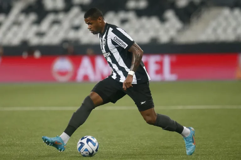Júnior Santos diz que nem quis ouvir proposta da Arábia Saudita para permanecer no Botafogo