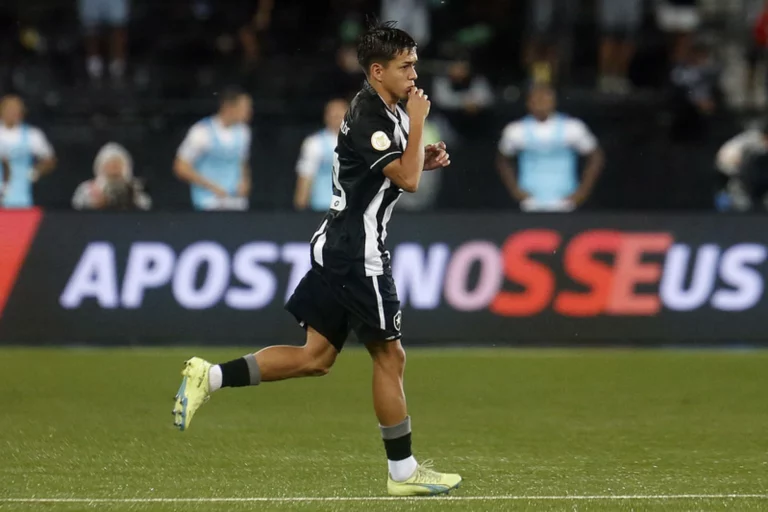 Matías Segovia libera número 19 para Diego Costa e assume camisa 10 do Botafogo