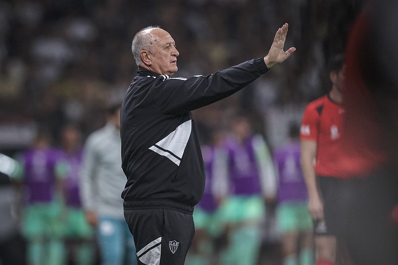 Felipão comenta vaias da torcida e acredita na classificação fora de casa: “Não tem nada decidido”