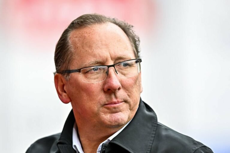 John Textor desmente saída do Crystal Palace após boatos