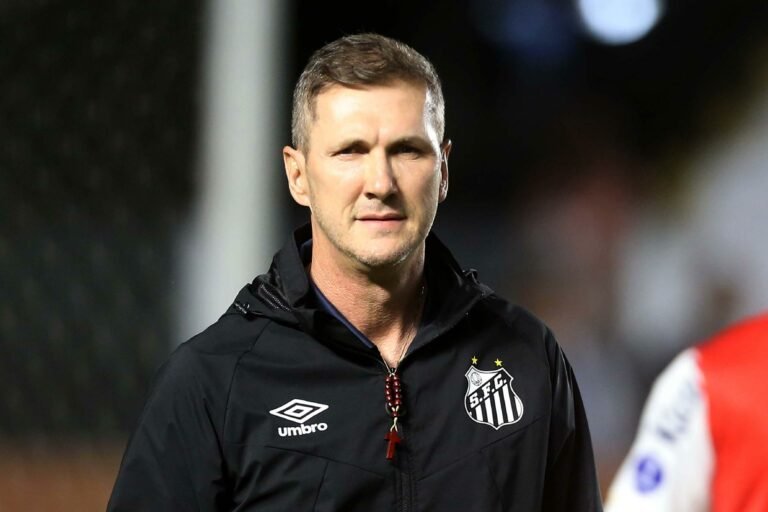 Paulo Turra não é mais técnico do Santos