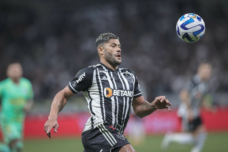 Hulk, Felipão e Rodrigo Caetano são punidos pelo STJD por episódio em clássico contra o América