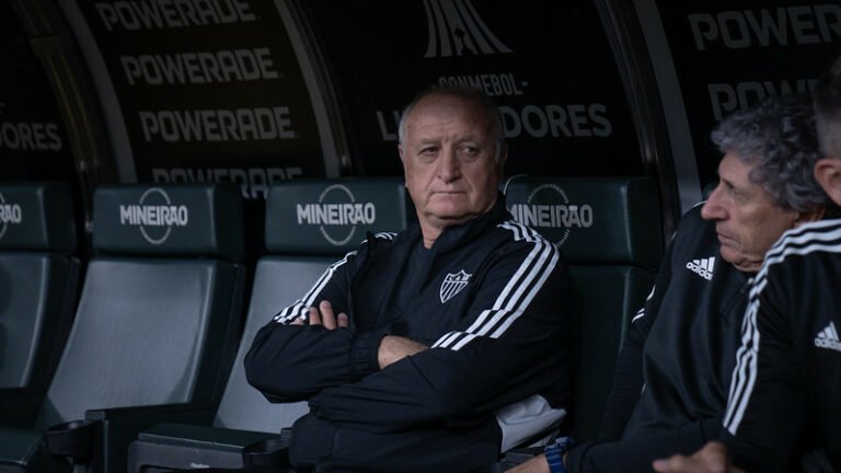 Atlético define futuro de Felipão, que segue no cargo até o jogo decisivo contra o Palmeiras