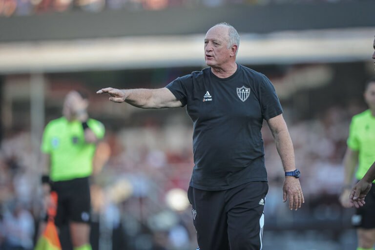 Felipão fala sobre auxílio de psicóloga com elenco alvinegro e projeta decisão contra o Palmeiras