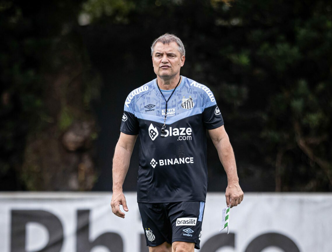 Aguirre fará sua estreia no domingo contra o Fortaleza, no comando do Santos.