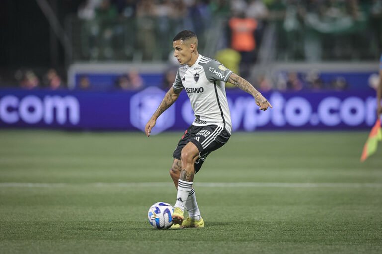 Guilherme Arana desabafa após mais uma eliminação para o Palmeiras na Libertadores