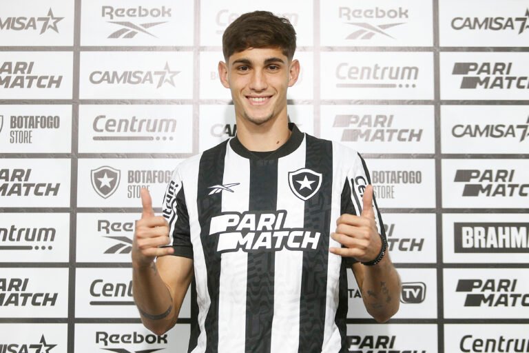 Novo reforço do Botafogo já realiza curso para virar treinador de futebol com apenas 21 anos