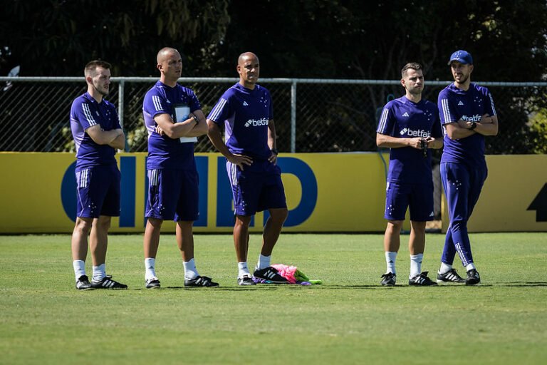 Cruzeiro enfrenta Palmeiras buscando alcançar meta traçada para o 1º turno