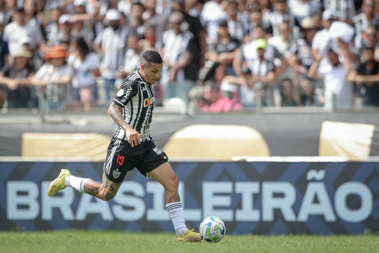 Guilherme Arana comenta vitória diante o Bahia e vê evolução do Atlético no Brasileirão