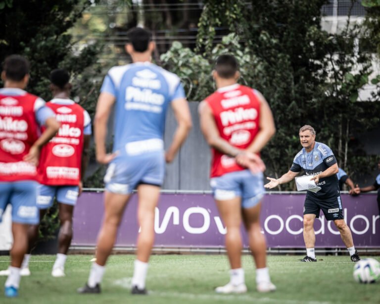 O técnico santista fez trabalho específico no setor ofensivo.