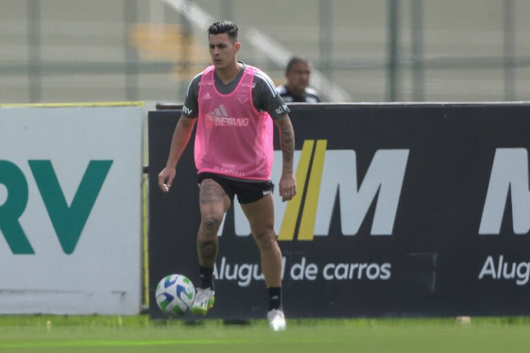 Auxiliar de Felipão critica poucas opções ofensivas no Atlético e revela objetivo no Brasileirão