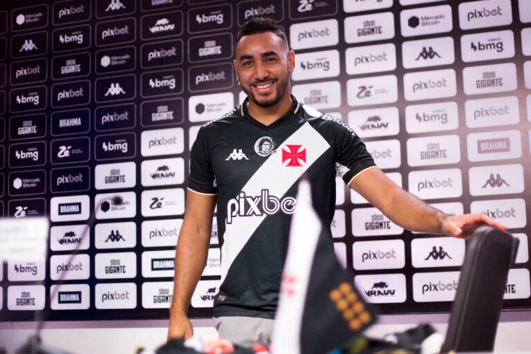 Buscando aprimorar forma física, Payet treina em folga do elenco do Vasco