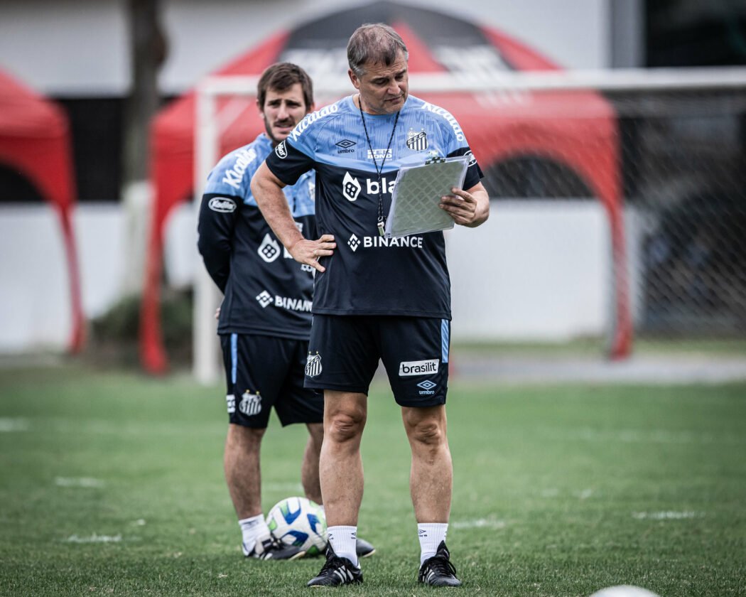 Diego Aguirre terá mudanças na defesa e meio campo, para enfrentar o Atlético/MG