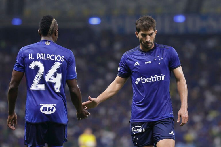 Lucas Silva lamenta gol no final, e diz que o Cruzeiro deve seguir com a mesma postura