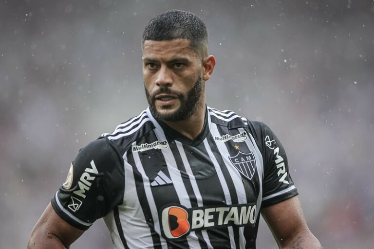 Após expulsão, Hulk se irrita com arbitragem e afirma que irá deixar o futebol brasileiro