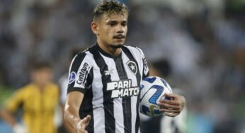 Tiquinho Soares treina e deve ser relacionado para clássico contra o Flamengo