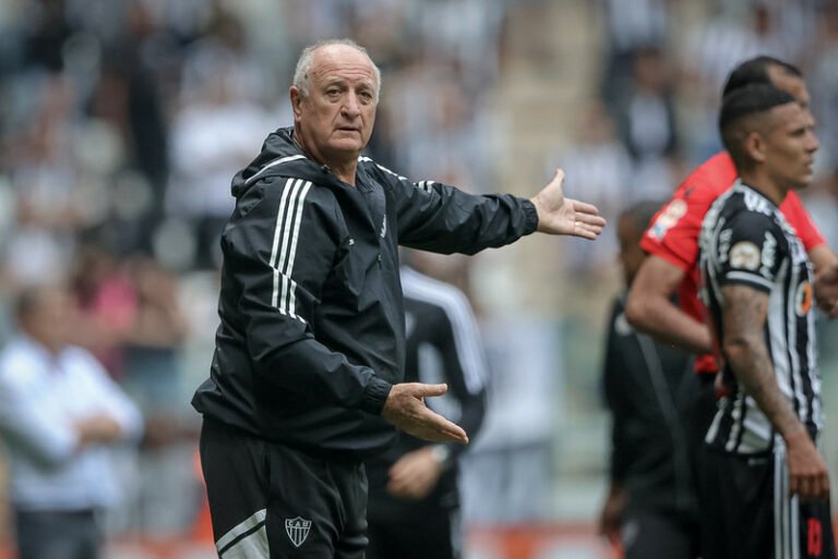 Felipão comenta possibilidade de seguir no comando do Atlético em 2024
