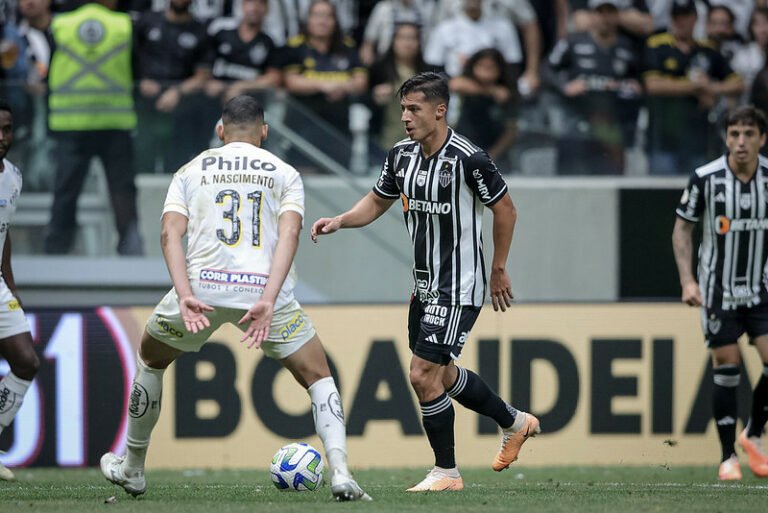 Alan Franco tem entorse no joelho e vira desfalque no Atlético