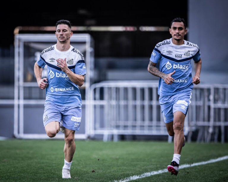 Aguirre treina Santos na Vila Belmiro, com reforços em campo